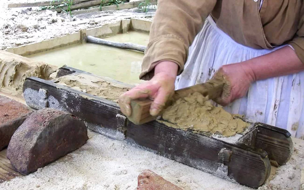 ساخت آجر در خانه